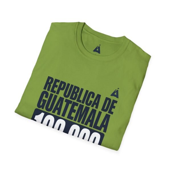Celebra tu herencia guatemalteca con esta camiseta unisex con orgullo, perfecta para pasear.