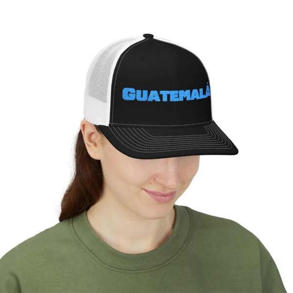 Elegante gorra de Camionero, bordada, perfecta para uso casual, una opción moderna y cómoda.