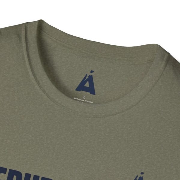 Celebra tu herencia guatemalteca con esta camiseta unisex con orgullo, perfecta para pasear.