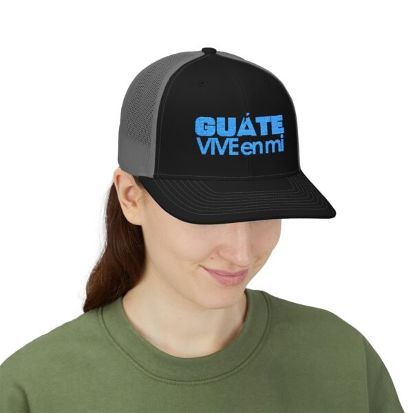 Elegante gorra de Camionero, bordada, perfecta para uso casual, una opción moderna y cómoda.