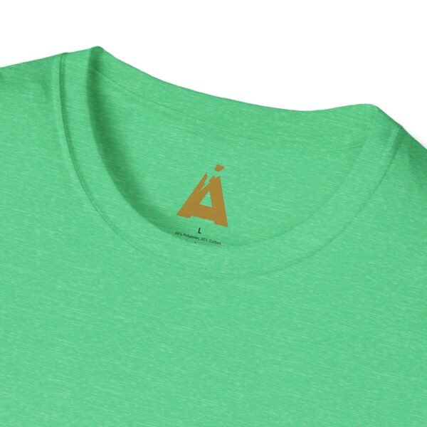 Celebra tu herencia guatemalteca con esta camiseta unisex con orgullo, perfecta para pasear.