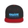 Esta gorra plana es elegante y ajustable, perfecta para el día a día.