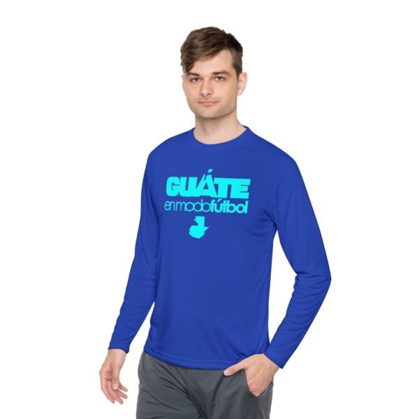Camiseta unisex ligera manga larga espíritu guatemalteco perfecta para cualquier aficionado al fútbol.