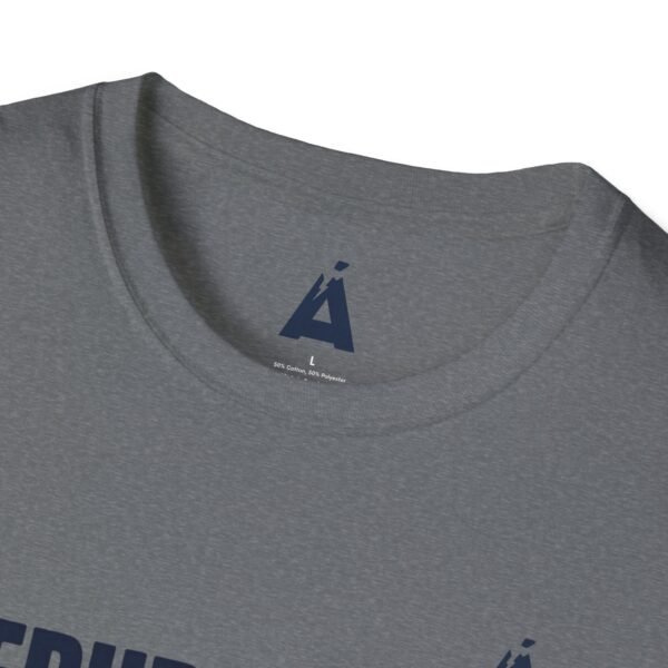 Celebra tu herencia guatemalteca con esta camiseta unisex con orgullo, perfecta para pasear.