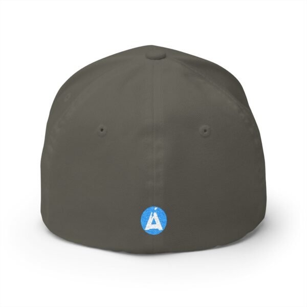 Elegante gorra bordada cerrada para cualquier ocasión. Perfecta como gorra deportiva.