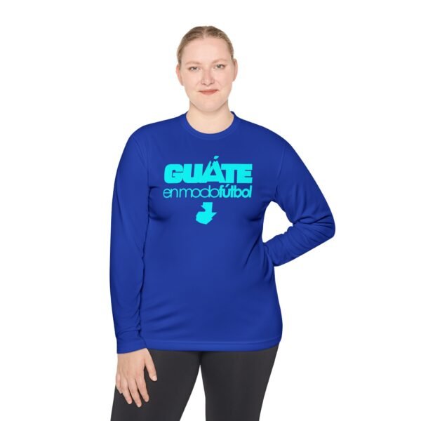 Camiseta unisex ligera manga larga espíritu guatemalteco perfecta para cualquier aficionado al fútbol.