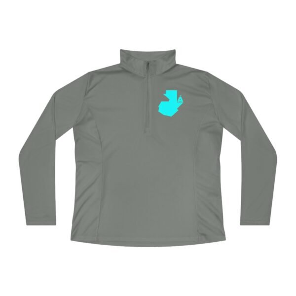 Elegante jersey deportivo para aventuras al aire libre, perfecto para mujeres que buscan estilo y comodidad.
