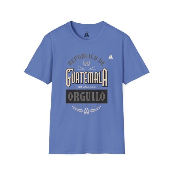 Celebra tu herencia guatemalteca con esta camiseta unisex con orgullo, perfecta para pasear.