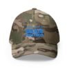 Elegante gorra bordada cerrada para cualquier ocasión.