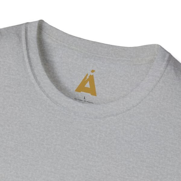 Celebra tu herencia guatemalteca con esta camiseta unisex con orgullo, perfecta para pasear.