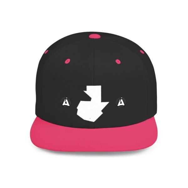 Gorra snapback con mapa de GUATE, perfecta como accesorio de moda para días de verano y salidas informales.