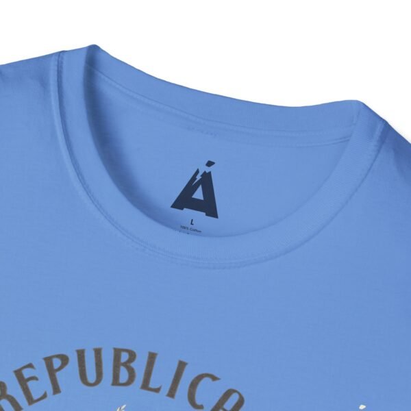 Celebra tu herencia guatemalteca con esta camiseta unisex con orgullo, perfecta para pasear.