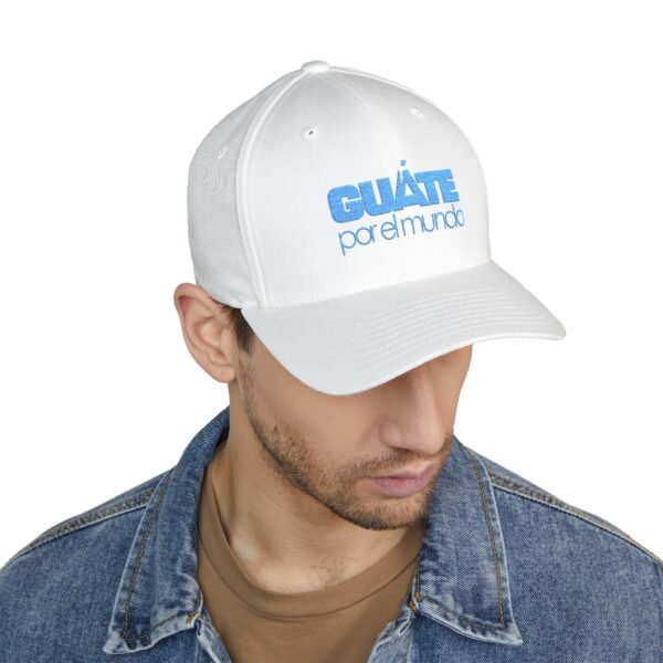 Elegante gorra bordada cerrada para cualquier ocasión. Perfecta como gorra deportiva.