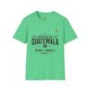 Celebra tu herencia guatemalteca con esta camiseta unisex con orgullo, perfecta para pasear.