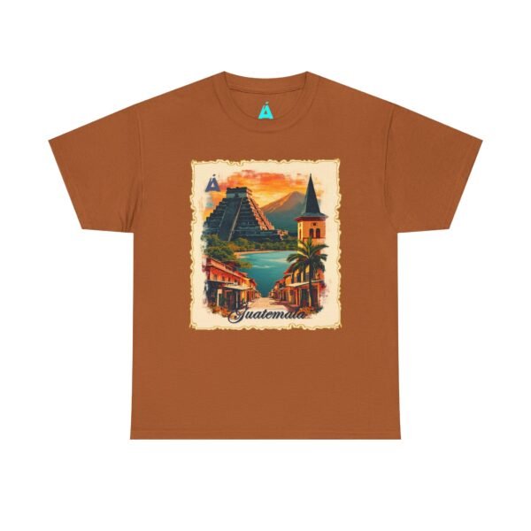 Celebra tu herencia guatemalteca con esta camiseta unisex con orgullo, perfecta para pasear.