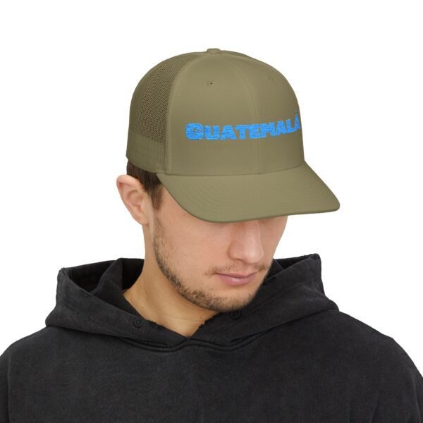 Elegante gorra de Camionero, bordada, perfecta para uso casual, una opción moderna y cómoda.