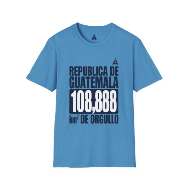 Celebra tu herencia guatemalteca con esta camiseta unisex con orgullo, perfecta para pasear.
