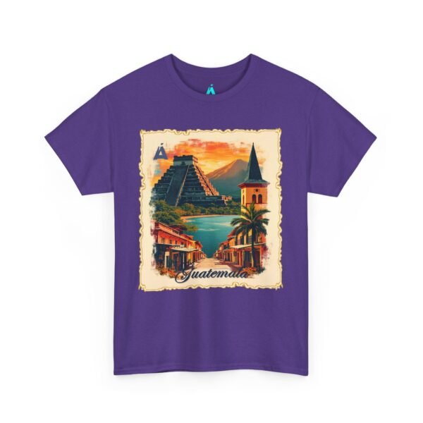Celebra tu herencia guatemalteca con esta camiseta unisex con orgullo, perfecta para pasear.
