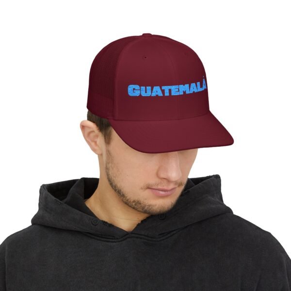 Elegante gorra de Camionero, bordada, perfecta para uso casual, una opción moderna y cómoda.