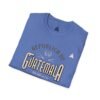 Celebra tu herencia guatemalteca con esta camiseta unisex con orgullo, perfecta para pasear.