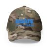 Elegante gorra bordada cerrada para cualquier ocasión.