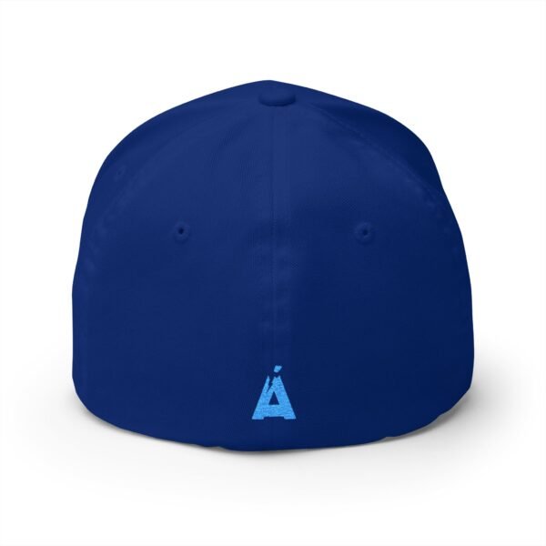Elegante gorra bordada cerrada para cualquier ocasión.