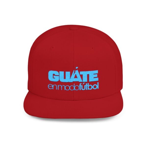 Esta gorra plana es elegante y ajustable, perfecta para el día a día.