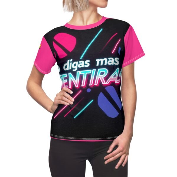Camiseta con gráfico neón para mujeres atrevidas, perfecta para destacar o como un conjunto informal.
