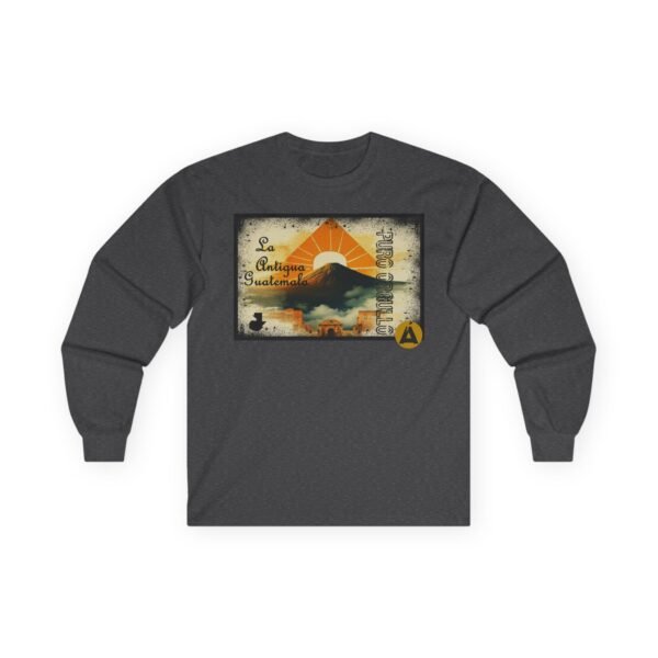 Camiseta de manga larga inspirada en La antigua Guatemala, unisex, ideal para quienes aman viajar y la aventura.