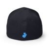 Elegante gorra bordada cerrada para cualquier ocasión.