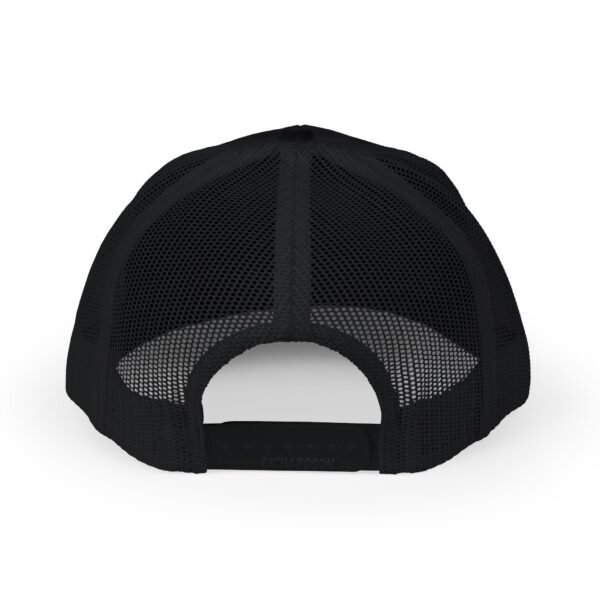 Elegante gorra de Camionero, bordada, perfecta para uso casual, una opción moderna y cómoda.