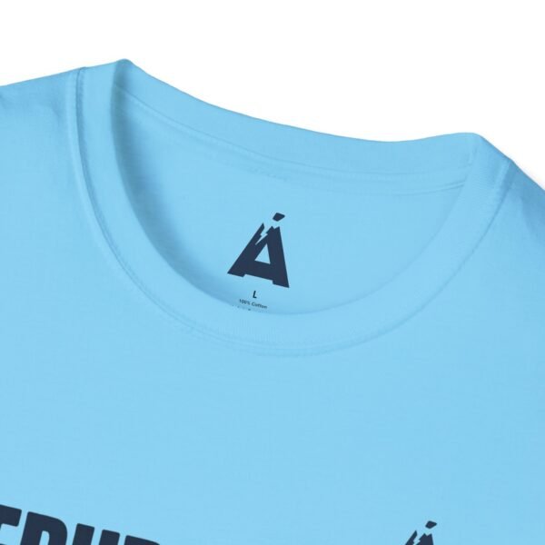 Celebra tu herencia guatemalteca con esta camiseta unisex con orgullo, perfecta para pasear.