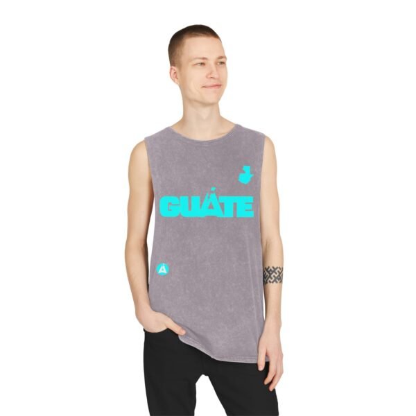 Camiseta unisex de GUATE con lavado a la piedra irradia, estilo relajado y natural, ideal para salidas informales.