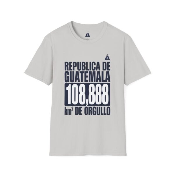 Celebra tu herencia guatemalteca con esta camiseta unisex con orgullo, perfecta para pasear.