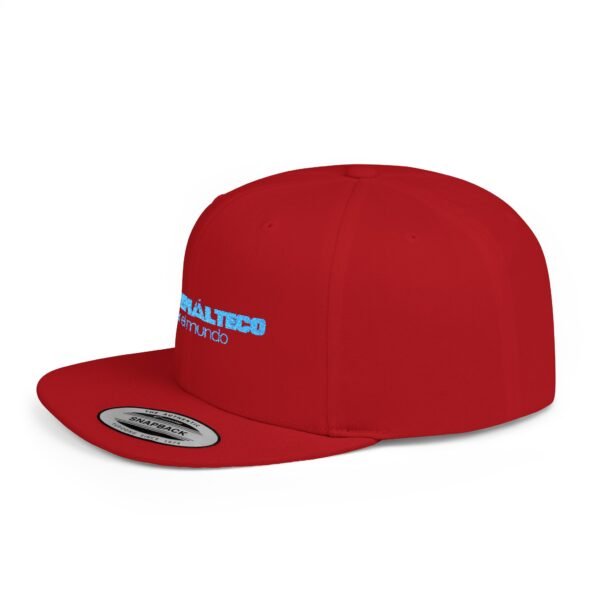 Esta gorra plana es elegante y ajustable, perfecta para el día a día.