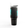 Elegante taza térmica de GUATE, ideal para quienes disfrutan de sus bebidas en movimiento.