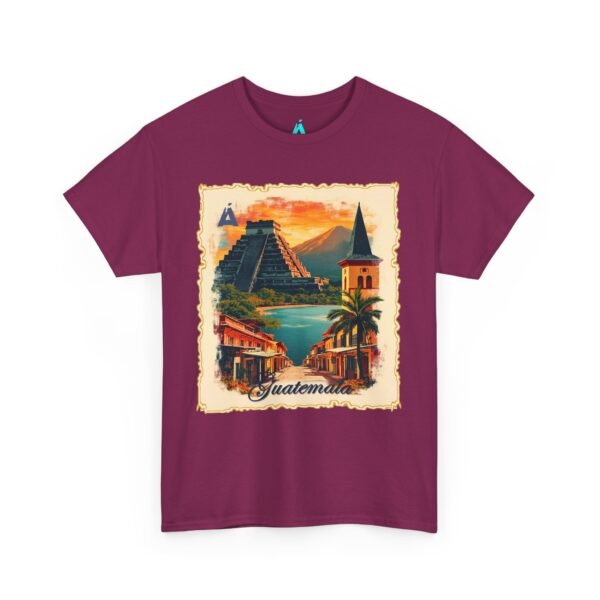 Celebra tu herencia guatemalteca con esta camiseta unisex con orgullo, perfecta para pasear.