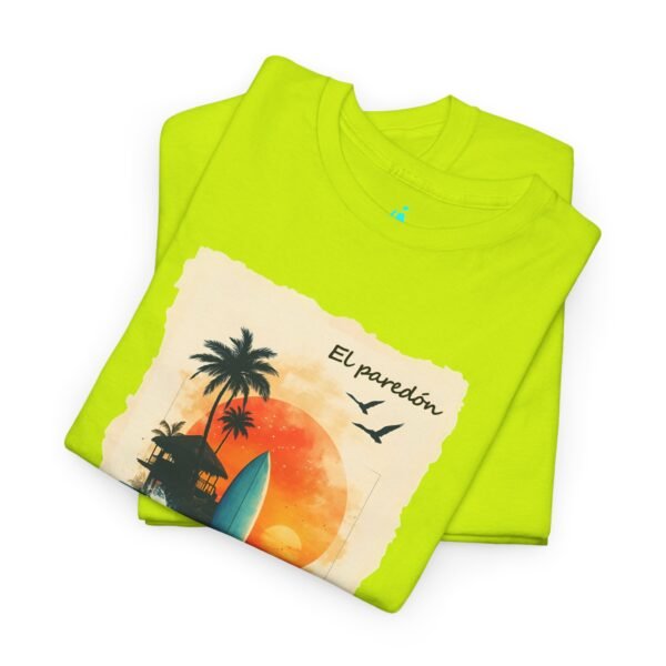 Vive un ambiente tropical con esta camiseta Sunset, unisex, perfecta para los amantes de la playa.