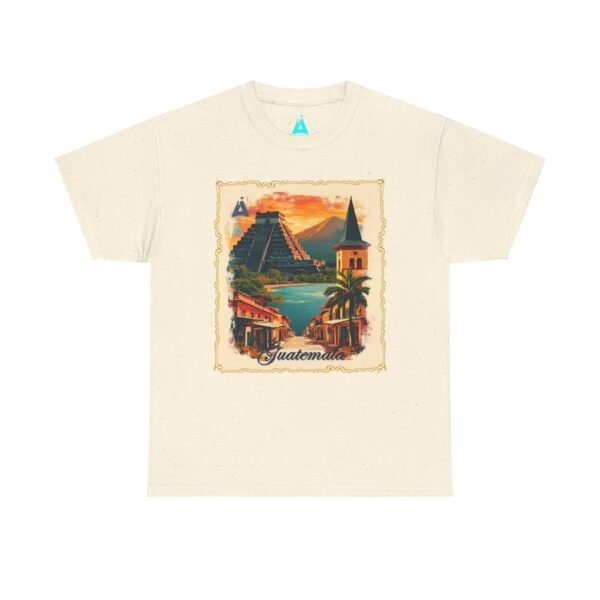 Celebra tu herencia guatemalteca con esta camiseta unisex con orgullo, perfecta para pasear.