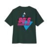 Camiseta holgada inspirada en los 80s, perfecta para salidas informales, con un aire divertido y nostálgico.