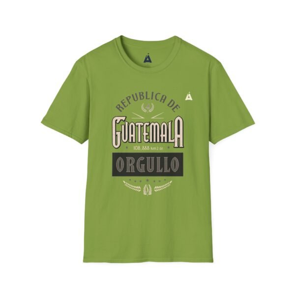 Celebra tu herencia guatemalteca con esta camiseta unisex con orgullo, perfecta para pasear.