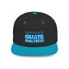 Esta gorra plana es elegante y ajustable, perfecta para el día a día.
