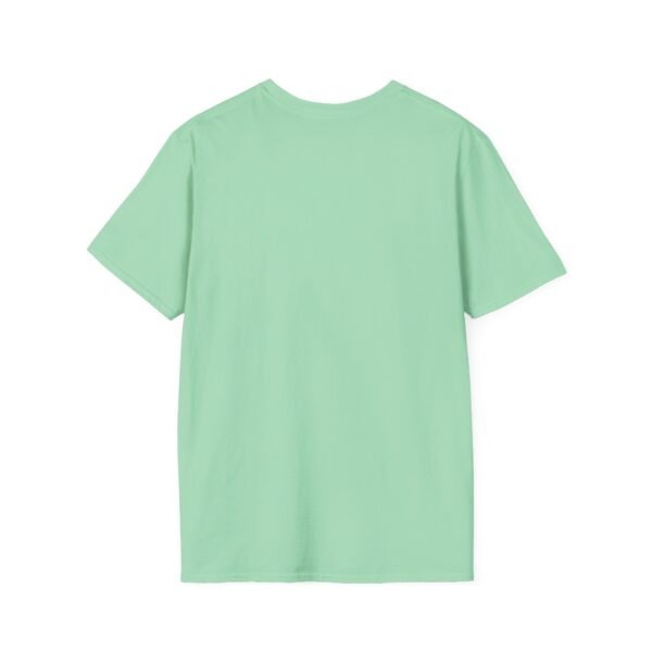 Celebra tu herencia guatemalteca con esta camiseta unisex con orgullo, perfecta para pasear.