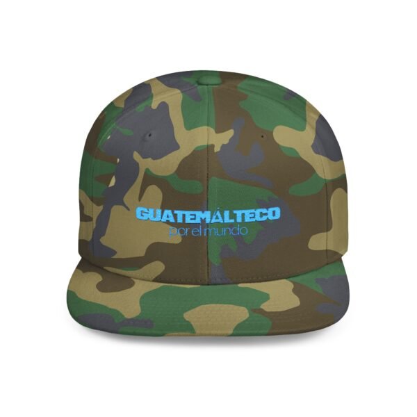 Esta gorra plana es elegante y ajustable, perfecta para el día a día.