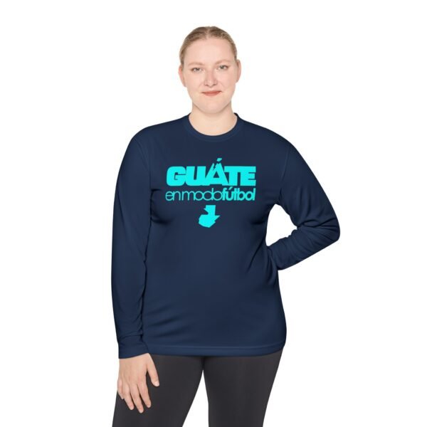 Camiseta unisex ligera manga larga espíritu guatemalteco perfecta para cualquier aficionado al fútbol.