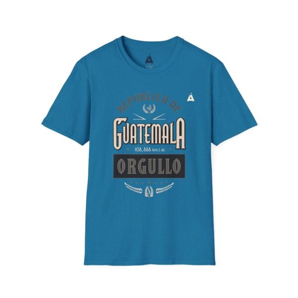 Celebra tu herencia guatemalteca con esta camiseta unisex con orgullo, perfecta para pasear.