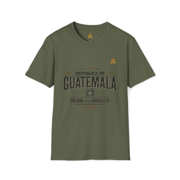 Celebra tu herencia guatemalteca con esta camiseta unisex con orgullo, perfecta para pasear.