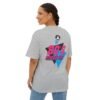 Camiseta holgada inspirada en los 80s, perfecta para salidas informales, con un aire divertido y nostálgico.
