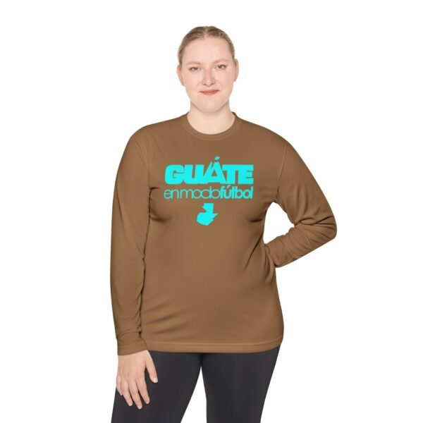 Camiseta unisex ligera manga larga espíritu guatemalteco perfecta para cualquier aficionado al fútbol.