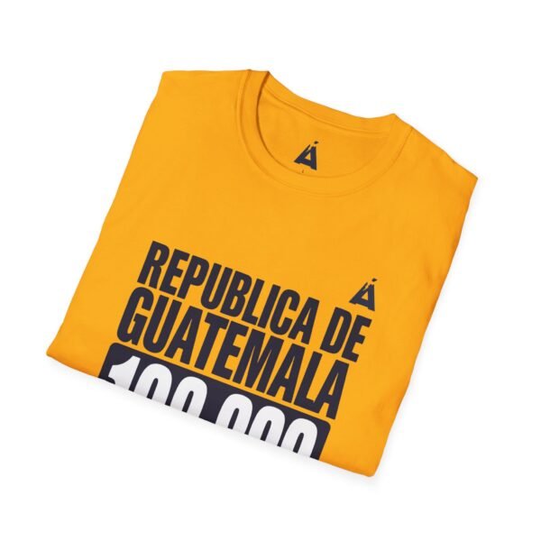 Celebra tu herencia guatemalteca con esta camiseta unisex con orgullo, perfecta para pasear.